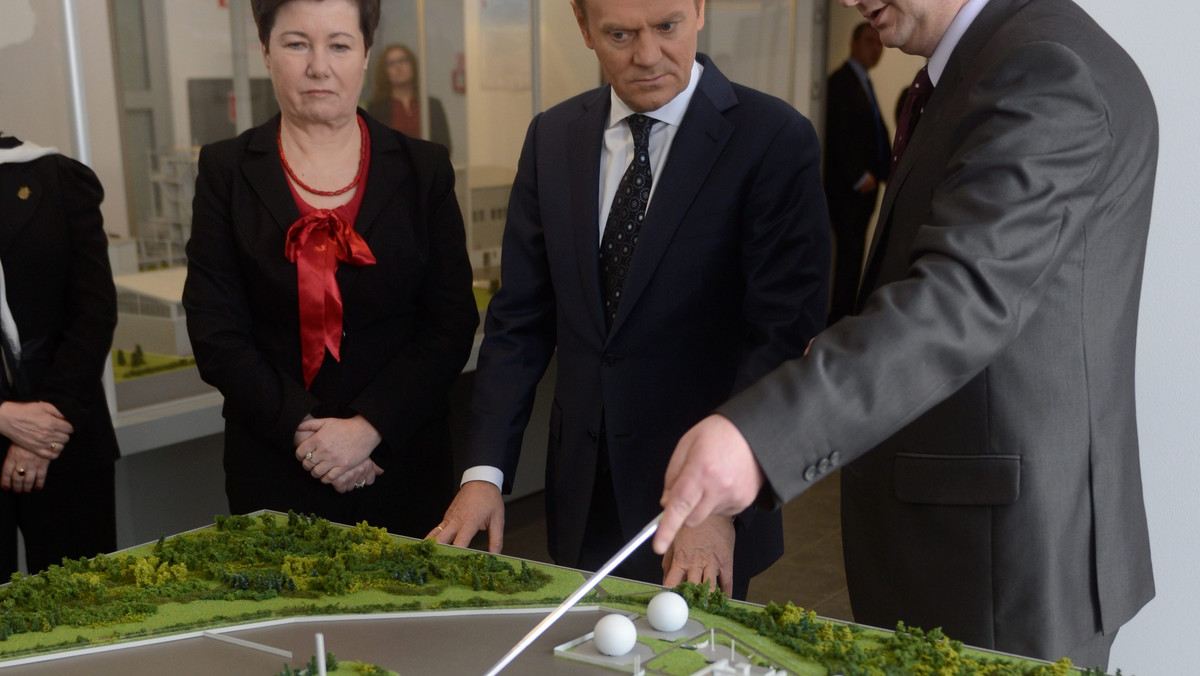 Premier Donald Tusk otworzył w piątek warszawską oczyszczalnię ścieków "Czajka". Przed jej rozbudową 75 proc. nieoczyszczonych ścieków z lewobrzeżnej części miasta trafiało do Wisły. Połowa z ponad 3 mld zł środków na inwestycję pochodziła z funduszy UE.