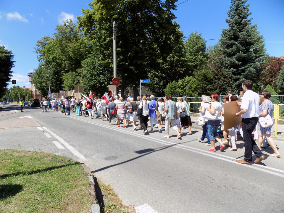 Mieszkańcy Giżycka wyszli na ulice w obronie szpitala