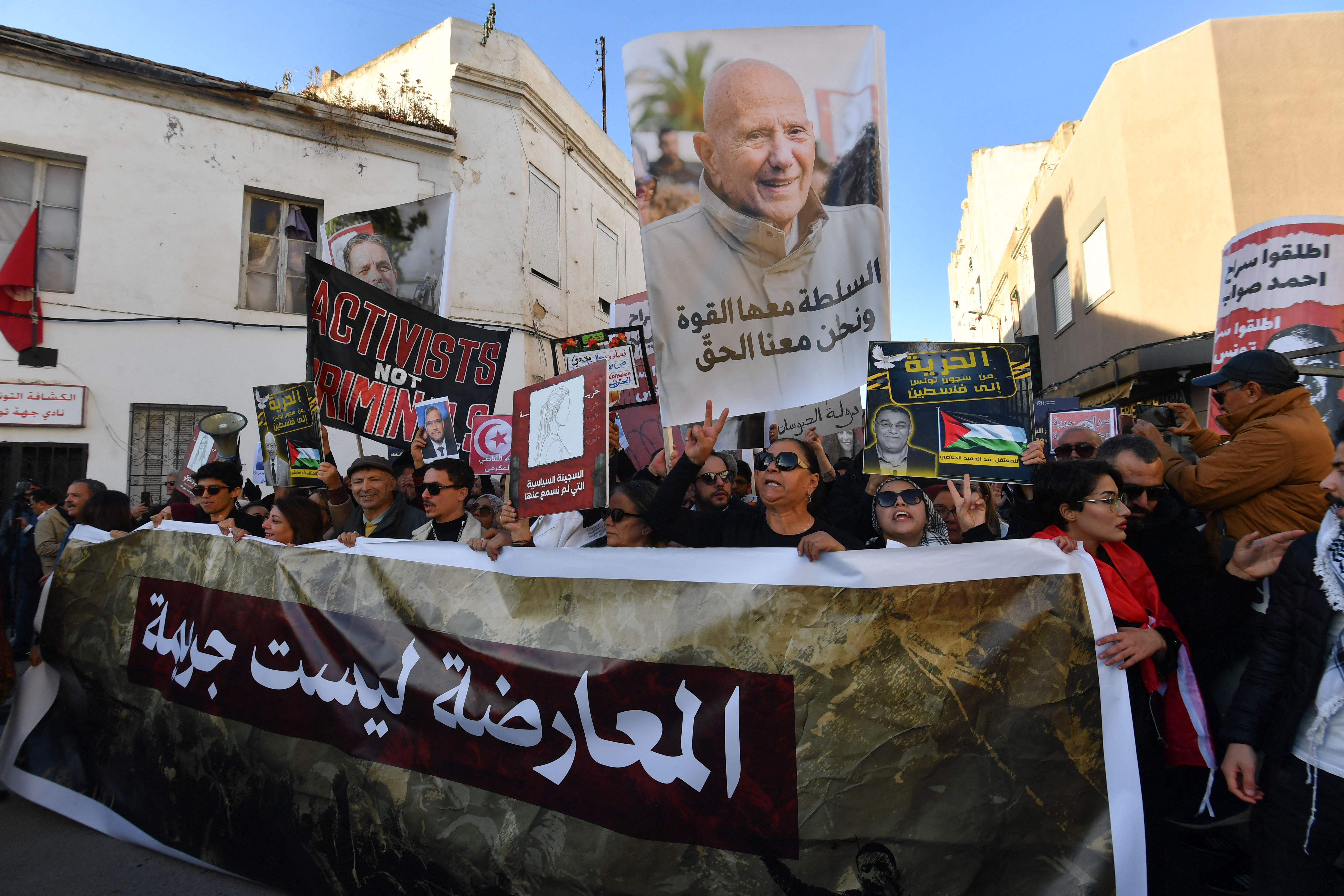 Tunisie : jusqu'à 33 ans de prison pour l'opposition, fin de la démocratie