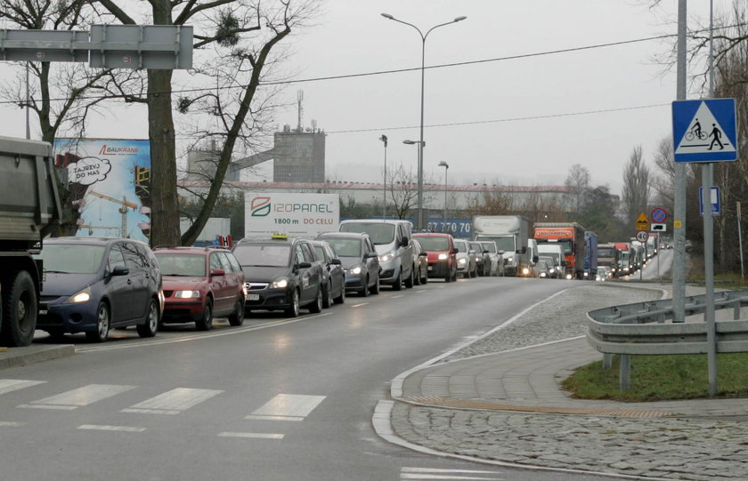 Paraliż obwodnicy w Trójmieście. Wszystko przez ciężarówkę z kurczakami