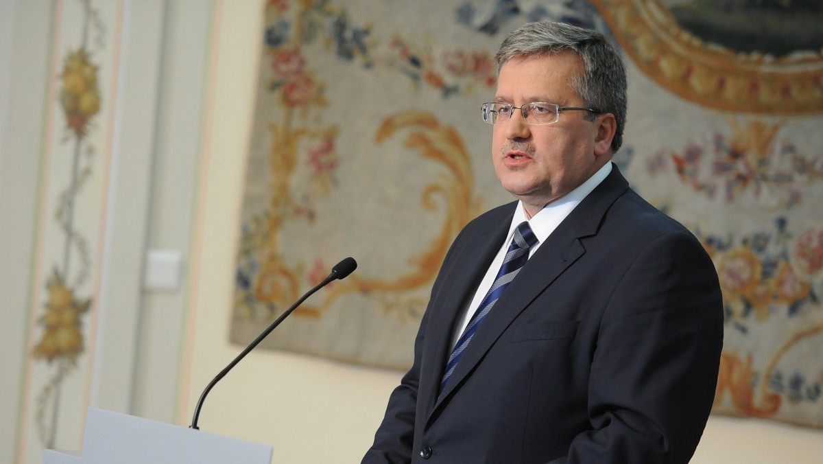 Zgodnie z wcześniejszymi zapowiedziami prezydent Bronisław Komorowski podpisał ustawę o reformie emerytalnej. Deklarację, że zamierza on jak najszybciej podpisać reformę przekazał swoim rozmówcom z partii politycznych podczas dzisiejszego spotkania w Pałacu Prezydenckim. Jednym z jej głównych założeń jest wydłużenie wieku emerytalnego do 67 lat.