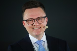 Hołownia przedstawił strategię rozwoju Polski. "Tak" dla CPK oraz "nie" dla kredytu 0 proc.