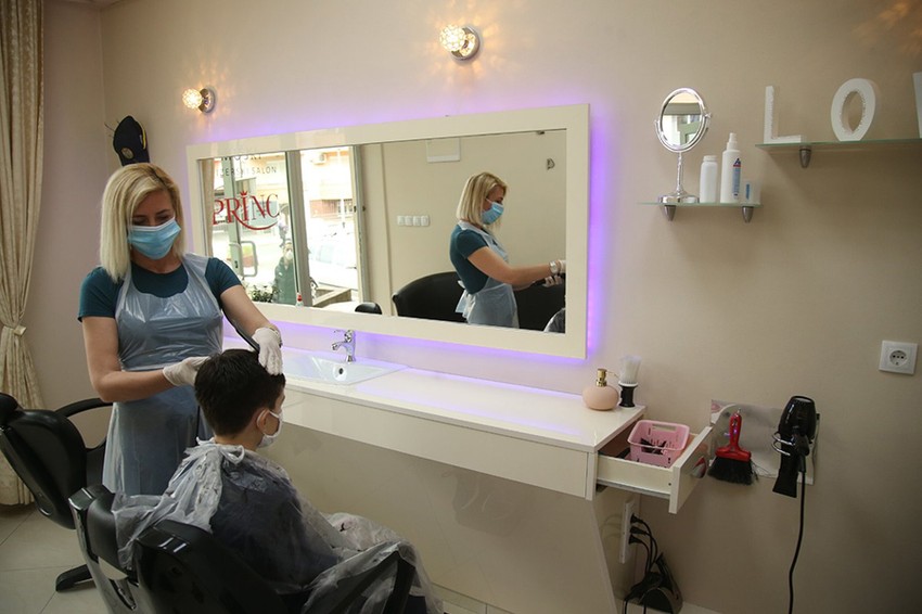 Sa bradom počeli i frizerski saloni