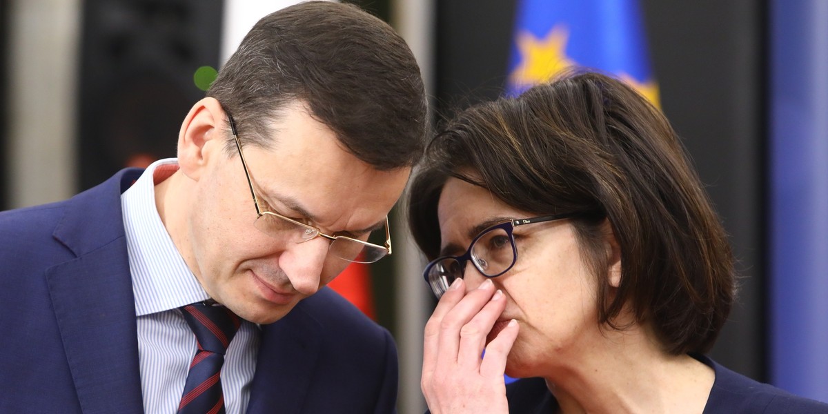 Mateusz Morawiecki nie może być zadowolony, czytając opinie swoich byłych kolegów z pracy. Na zdjęciu z minister cyfryzacji Anną Streżyńską