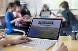Laptop na każdej ławce, a w laptopie Minecraft