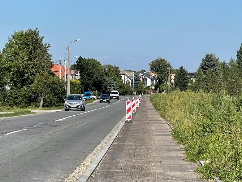 Budowa ścieżki rowerowej - Wisła Wielka, ul. Cieszyńska - 05.08.2022 - autor: pless.pl