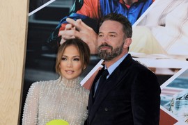 Bena Afleka pogodila KRIZA SREDNJIH GODINA i svi u čudu šta je uradio sa KOSOM I BRADOM: Želi da bude MOMAK U 52. a evo šta kaže o Džej Lo čija su ga deca JAVNO PODRŽALA