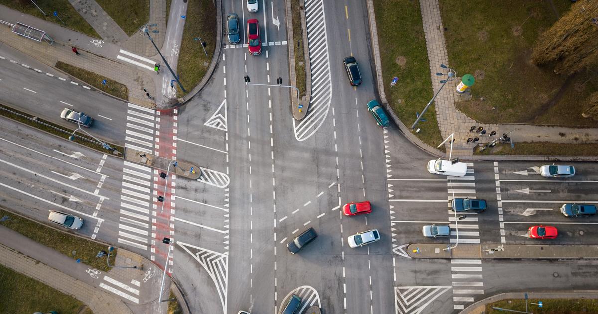  Zaskakujące statystyki z warszawskich dróg. Coraz mniej ofiar wypadków drogowych