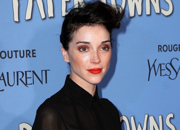 St. Vincent na premierze 'Papierowych miast'