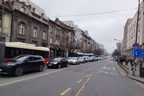 (FOTO) KOLAPS U BULEVARU DESPOTA STEFANA! Vozila stoje, stvara se OGROMNA gužva - počeli i RADOVI, a evo kako će da se odvija saobraćaj