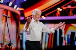 Andrzej Seweryn w Opolu zaśpiewał hit Maryli Rodowicz. Fani grzmią [WIDEO]