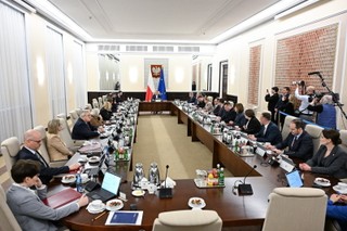 Rząd przyjął pierwszy pakiet deregulacyjny. Co się zmieni?