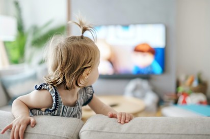 Miért remeg a 2 éves lányom feje? Az orvos válaszol