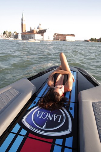 Jacht Lancii jest napędzany dwoma sześciocylindrowymi silnikami wysokoprężnymi produkcji Fiata - pojemność 6,7 l, moc 560 KM każdy