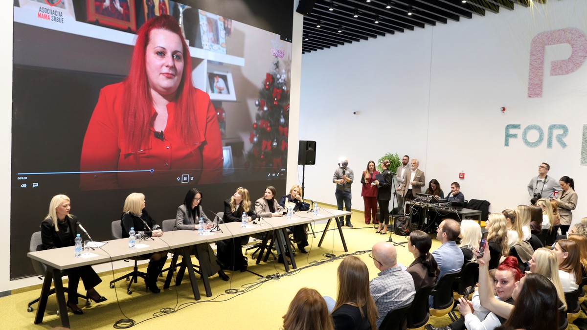 Nijedna mama nije sama