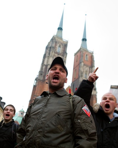 Manifestacja narodowców we Wrocławiu szybko przekształciła się w bijatykę z policją