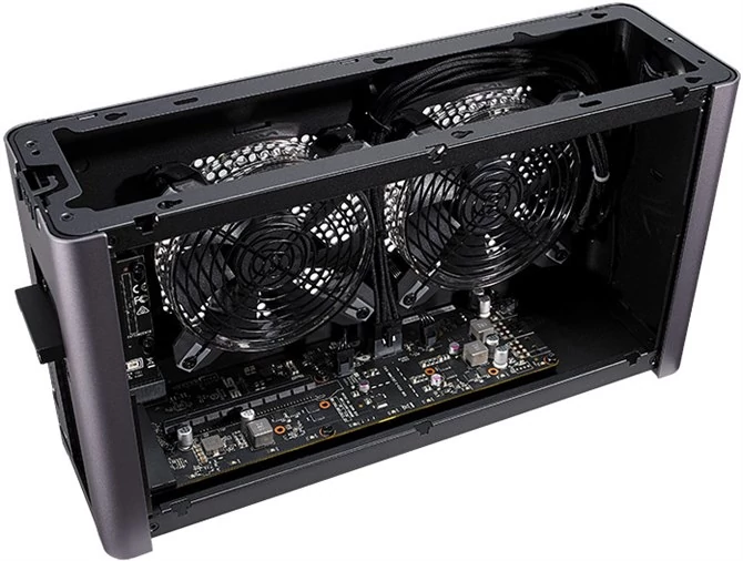 Asus XG Station Pro od środka