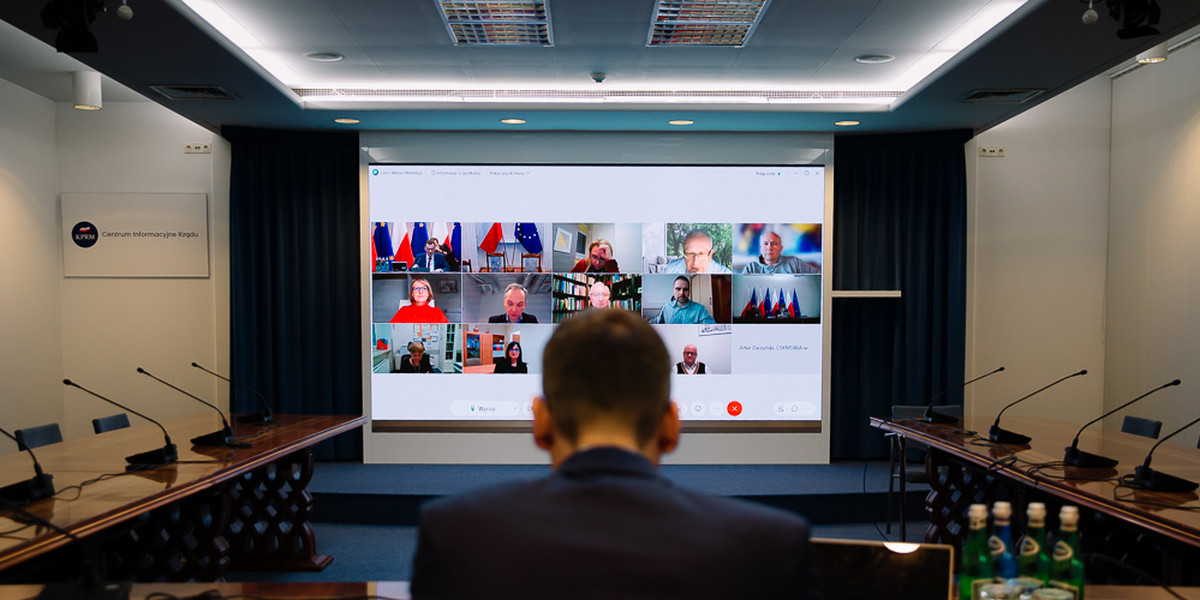 W posiedzeniu Rady Medycznej poza ekspertami wzięli udział premier Mateusz Morawiecki i minister zdrowia Adam Niedzielski.