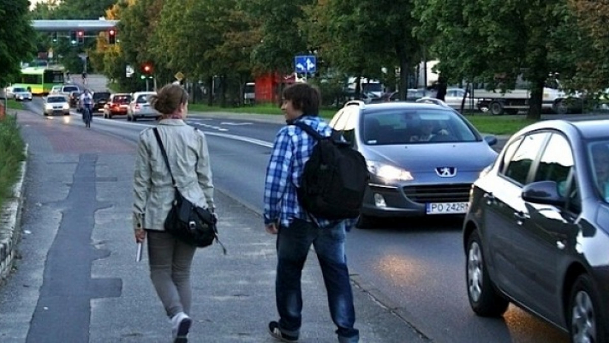 Piątkowo ma Pestkę, Franowo tunel tramwajowy, a Naramowice - zakorkowaną, wąską ulicę i bliżej nieokreślone plany. Poznańskie stowarzyszenia po raz kolejny apelują o tramwaj - i bezlitośnie rozprawiają się z propozycją urzędników Ryszarda Grobelnego, prezydenta Poznania.