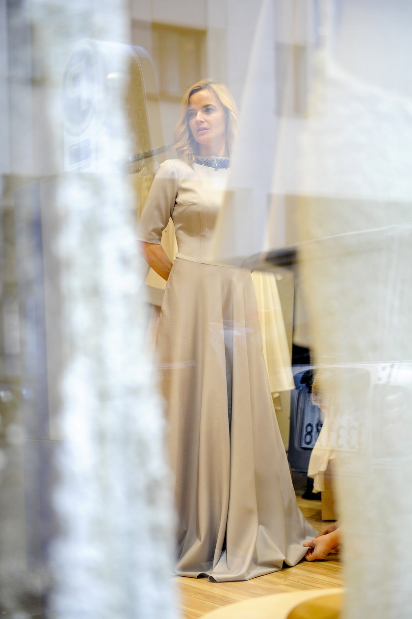 Monika Richardson w sukni ślubnej