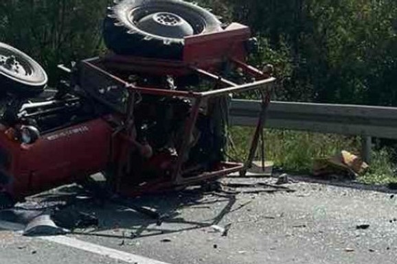 TRAGEDIJA U KOTRAŽI Muškarac poginuo kada se prevrnula prikolica