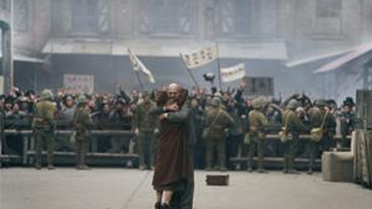 Rabe piastował wysokie stanowisko w zakładach Siemensa, od 27. roku życia mieszkał w Chinach i był członkiem faszystowskiej partii NSDAP.