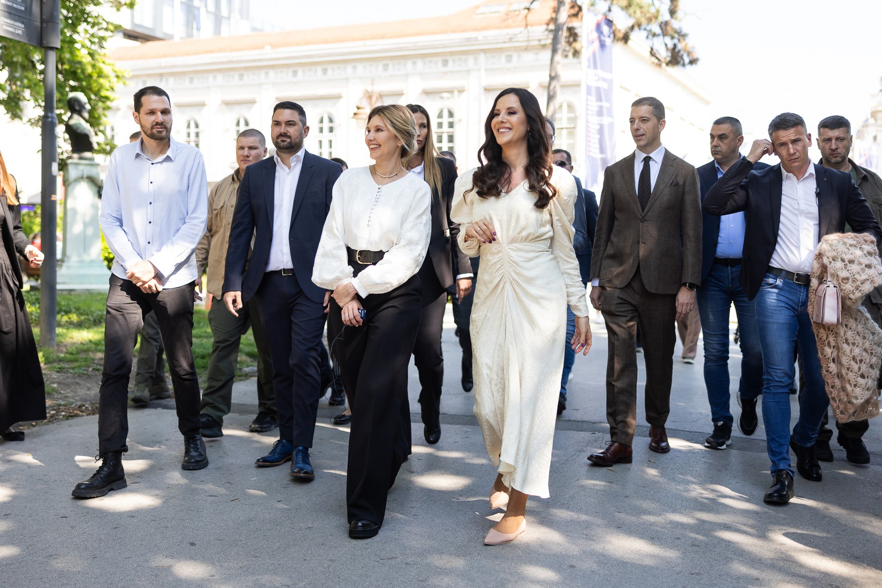 Prvá dáma Ukrajiny Olena Zelenská a  prvá dámá Srbska Tamara Vučičová.