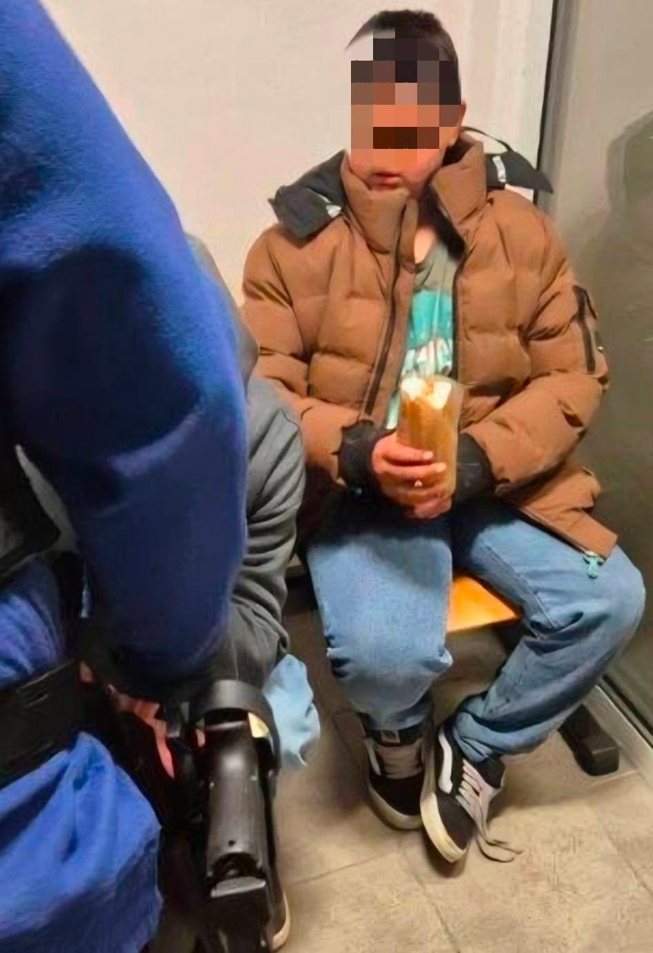 Mestskí policajti našli v Ružomberku na stanici štyri deti bez dozoru. 