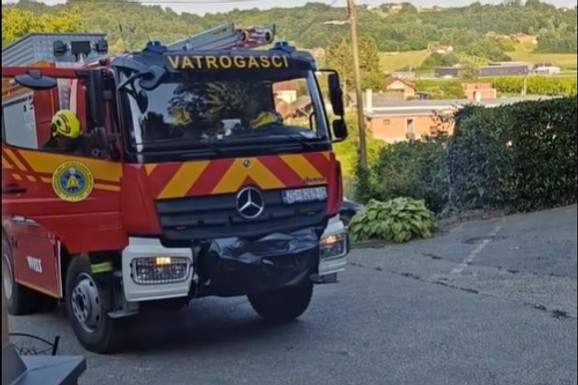 Vatrogasac dojurio kao bez duše da spase kuvara od vatre, kada je stigao doživeo iznenađenje života: "Otvaram vrata, kad ono..." (VIDEO)