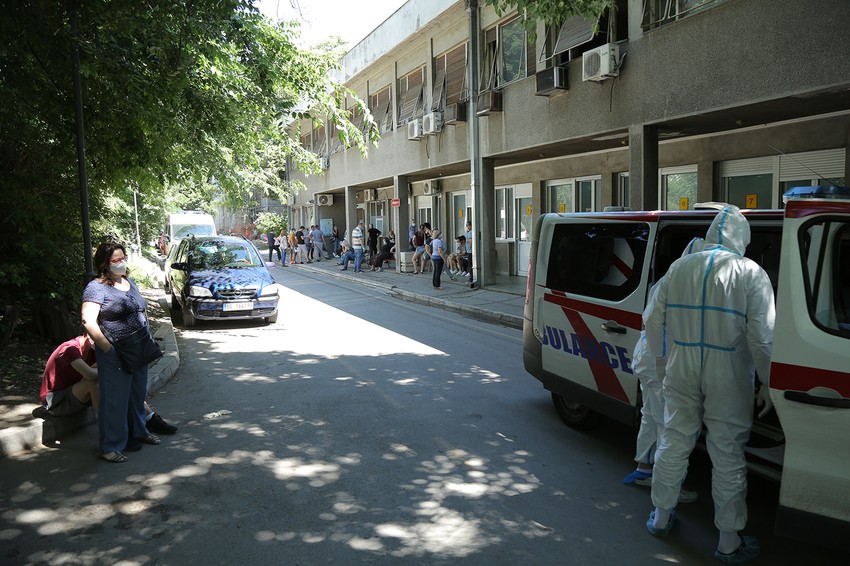 Ispred Infektivne klinike