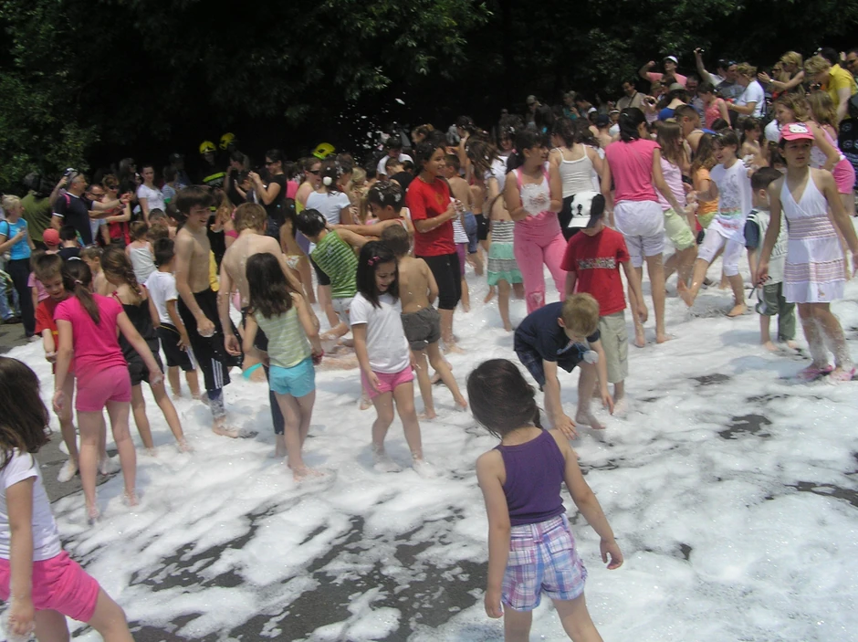 Jedva su dočekali - kupanje u peni