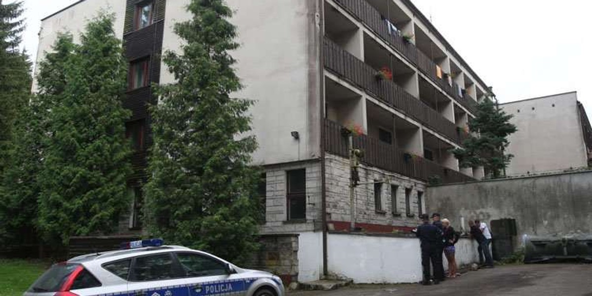 Dramat na koloniach. 12-latek wyleciał przez balkon