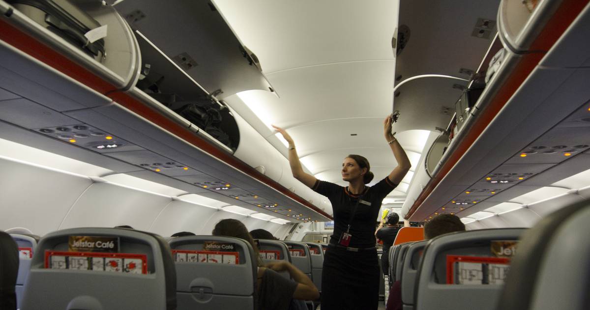 Największe błędy pasażerów podczas długiego lotu. Stewardesa ostrzega
