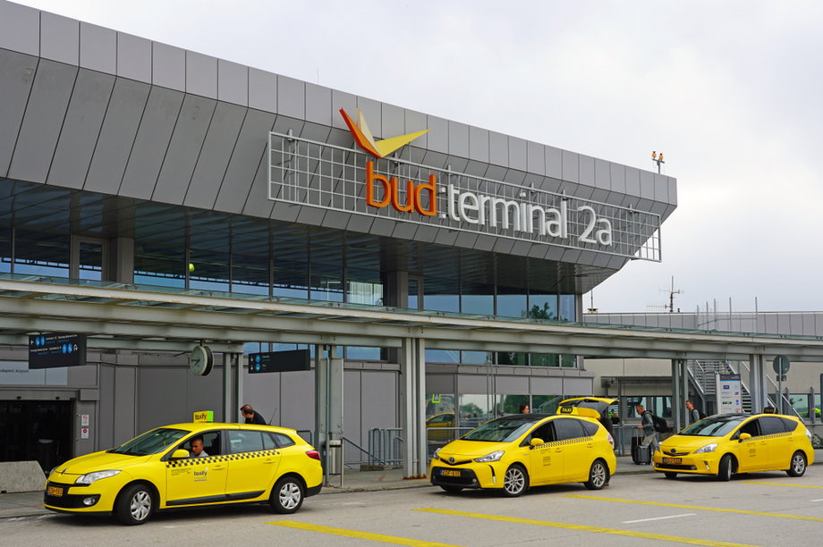 Lotnisko w Budapeszcie było hubem węgierskiego narodowego przewoźnika - Malev. PLL LOT, wchodząc na ten rynek z połączeniami transatlantyckimi, zadeklarowały, że chcą wypełnić po nim lukę