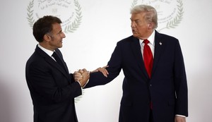 Emanuel Makron i Donald Tramp na samitu o Gazi u Šarm el Šeiku 13. oktobra 2025.