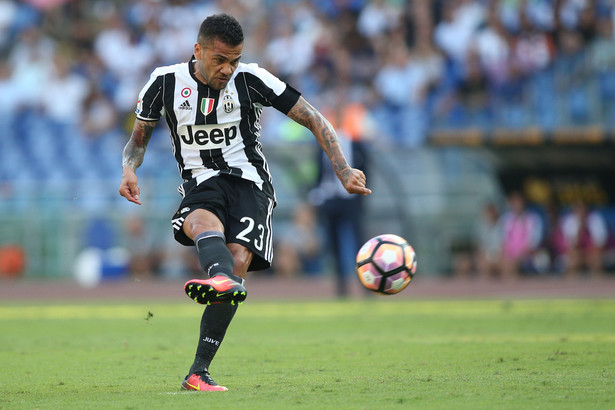 Liga włoska: Juventus stracił swoją gwiazdę. Dani Alves ma złamaną nogę