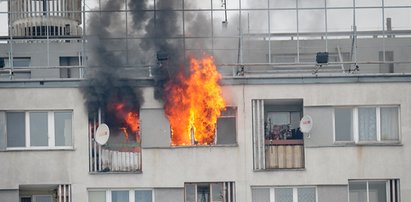 Pożar w wieżowcu Warszawie! Płomienie buchały z okien na 8. piętrze