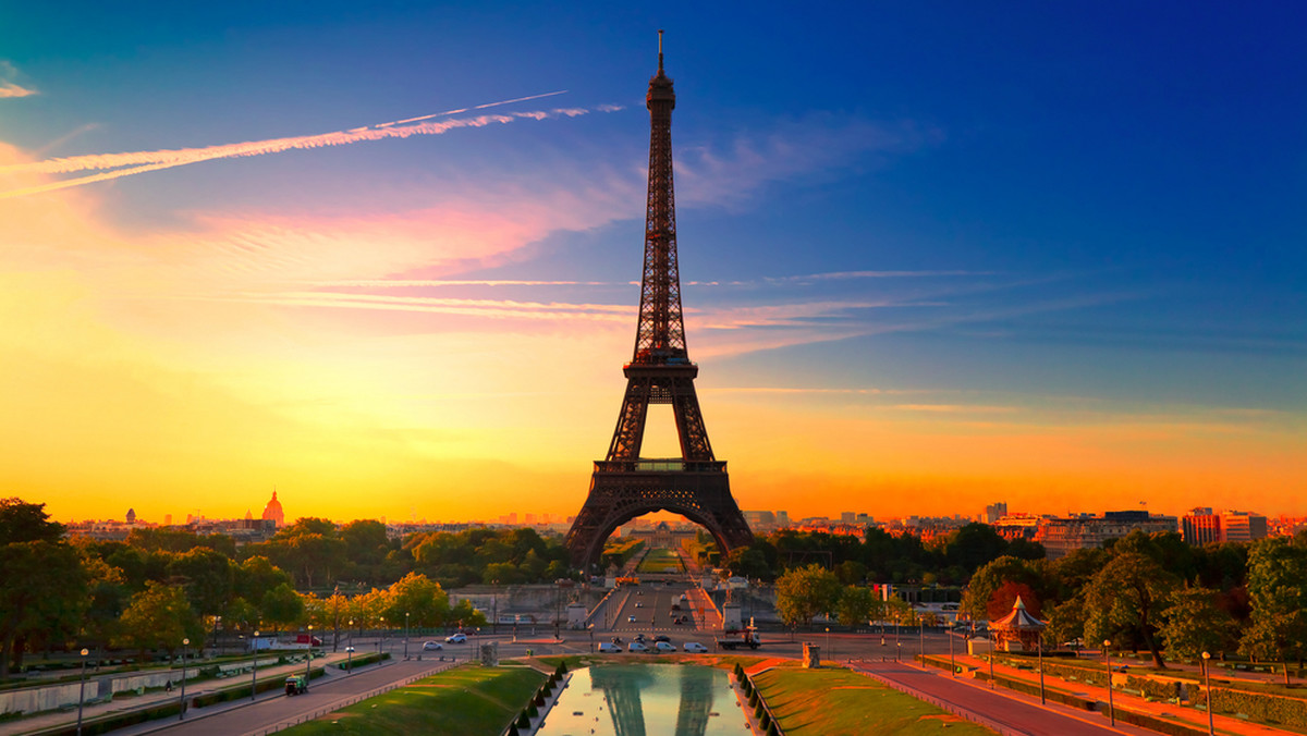 Nocleg na Wieży Eiffla w Paryżu - Podróże