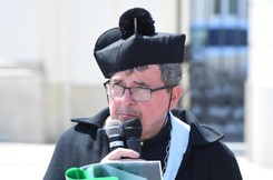 Mówił, że dzieci z in vitro to zwierzęta. Rusza proces byłego księdza Natanka