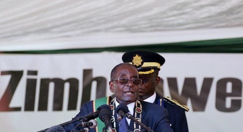 Zimbabwe's President Robert Mugabe addresses Zimbabwe's Independence Day celebrations in Harare, April 18, 2016. 