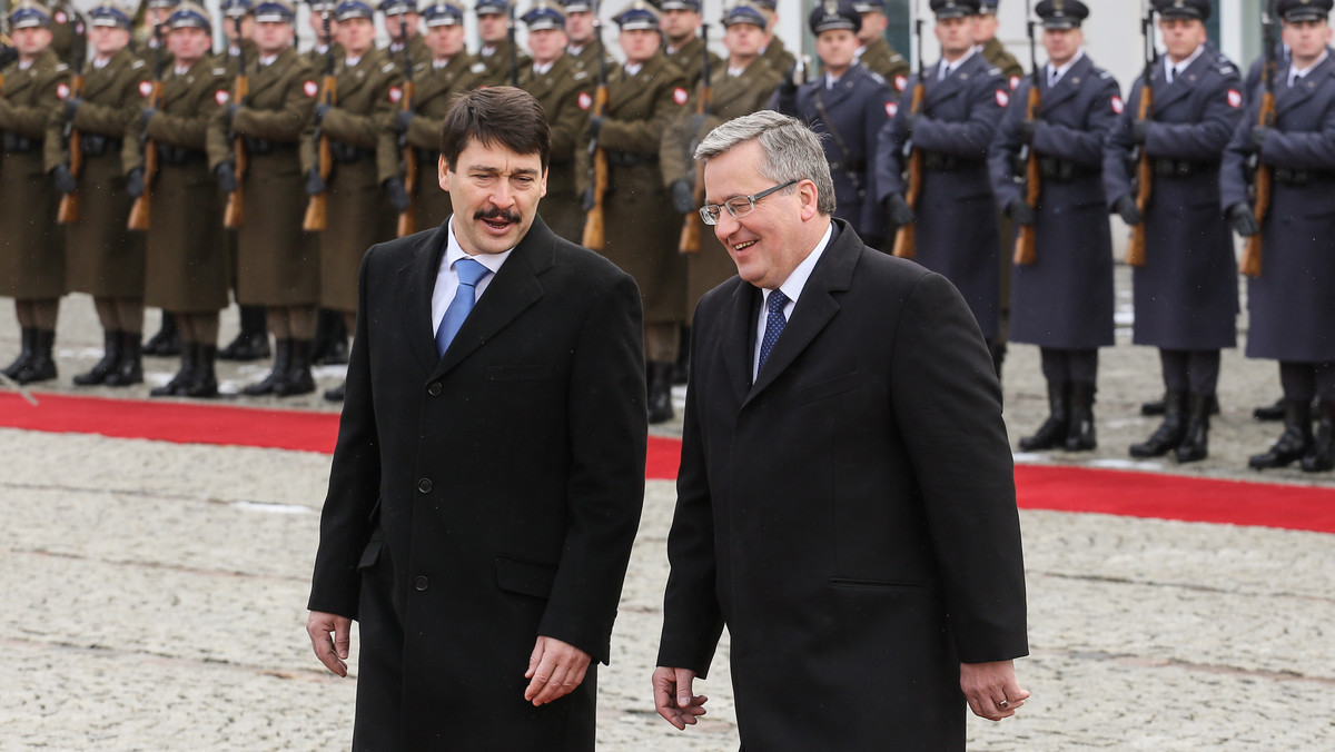 Szczególne relacje polsko-węgierskie powinny być coraz bardziej wzmacniane na polu realnej współpracy gospodarczej - powiedział prezydent Bronisław Komorowski po spotkaniu z prezydentem Węgier Janosem Aderem.