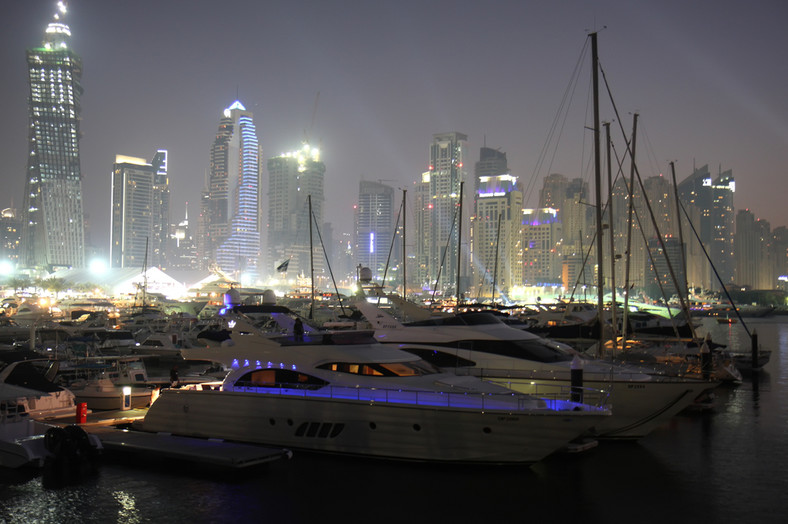 Luksusowe jachty podczas wystawy Dubai Boat Show 2010, Dubaj, Zjednoczone Emiraty Arabskie. Fot. Shutterstock.