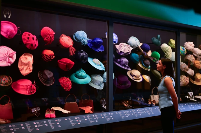 Izložba "Kraljica Elizabeta: Njen život kroz stil" upravo je otvorena u Londonu