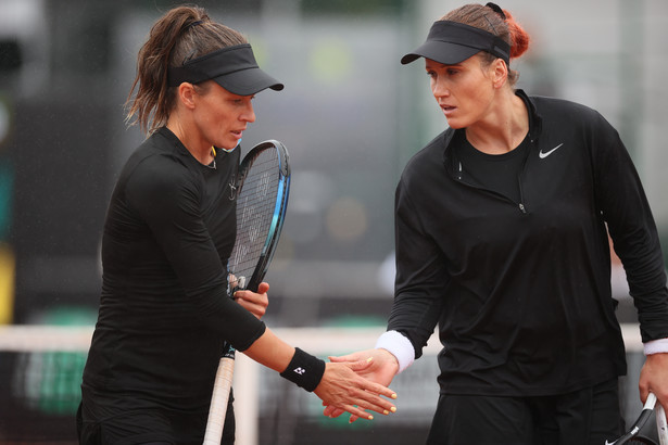 Alicja Rosolska (L) i Katarzyna Kawa (P) podczas finałowego meczu gry podwójnej turnieju tenisowego WTA BNP Paribas Poland Open z Niemką Anną-Leną Friedsam i Anną Daniliną z Kazachstanu