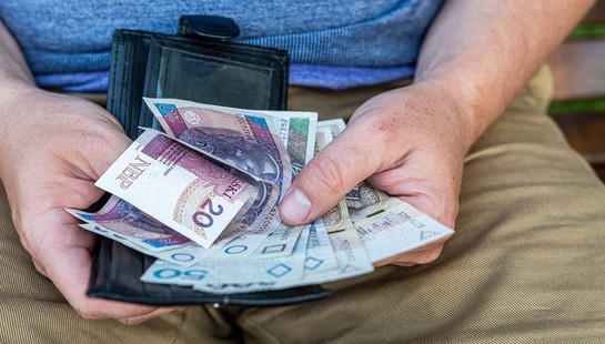 Gospodarka się rozpędza, ale pensje będą hamować – oto prognozy na 2026 r.