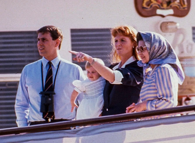 Kraljica Elizabeta obožavala je Saru Ferguson - bila joj je omiljena snaja