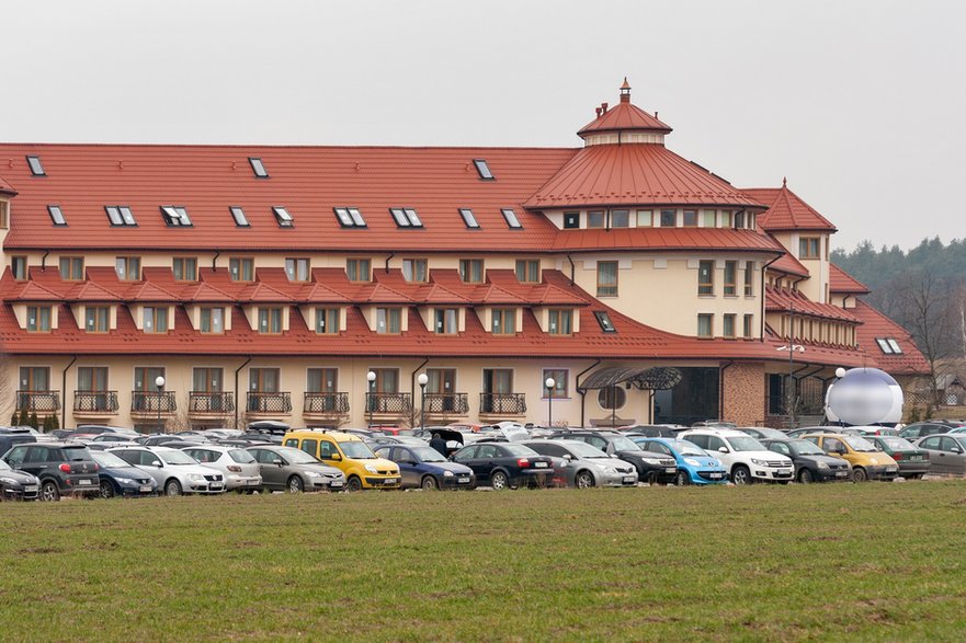 Hotel Ossa pod Rawą Mazowiecką. Wybudowała go Małgorzata Ch. i Grzegorz K.