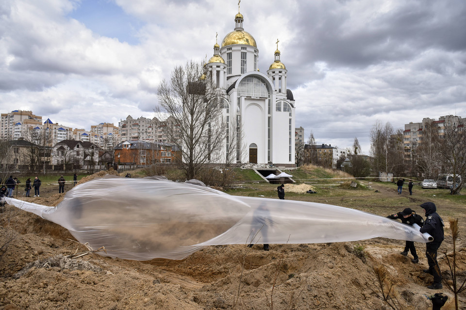 Masowy grób w Buczy (12.04.2022)