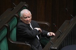 Kaczyński krytykuje zachowanie Tuska: Nie ma prawa łamać konstytucji