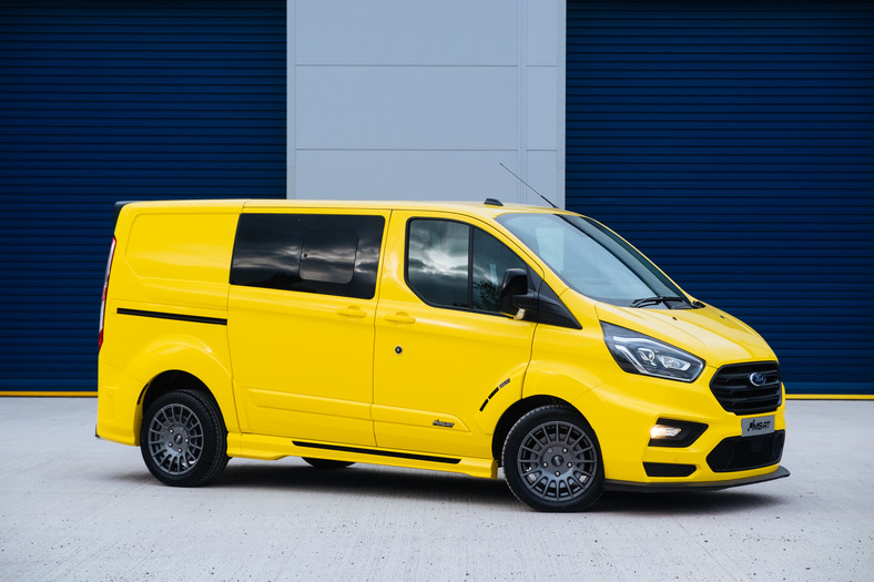 Ford Transit MS-RT w stylu auta rajdowego